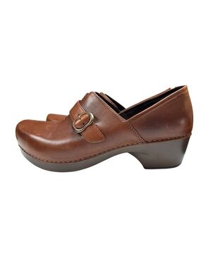 Dansko Tamara closed-heel clogs brown leather buckle strap size 40 NWOT